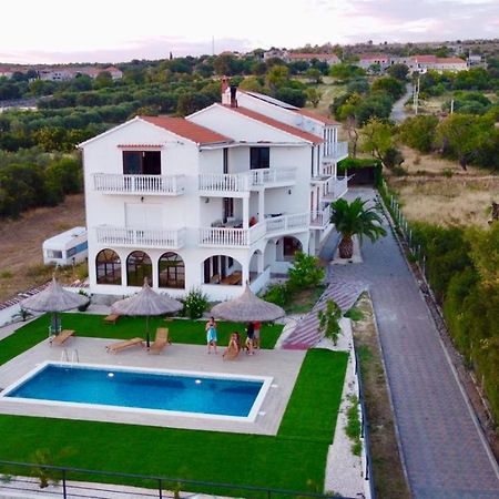 Apartmani Viktorija Vrana  Екстер'єр фото