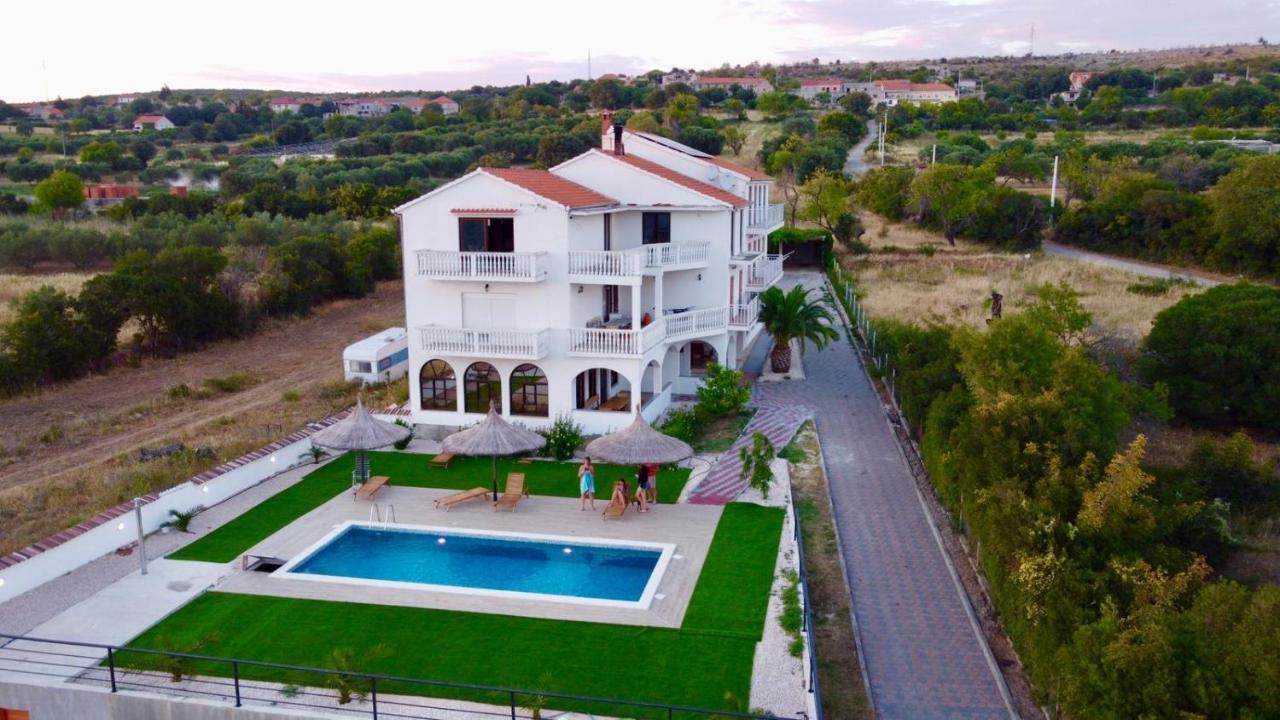 Apartmani Viktorija Vrana  Екстер'єр фото