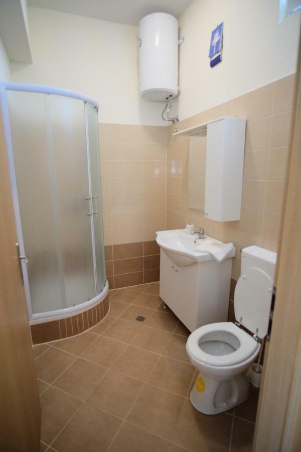 Apartmani Viktorija Vrana  Екстер'єр фото