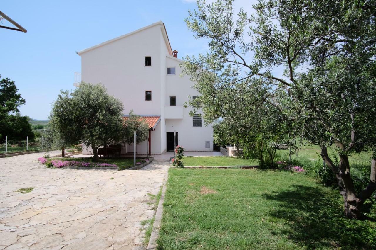 Apartmani Viktorija Vrana  Екстер'єр фото