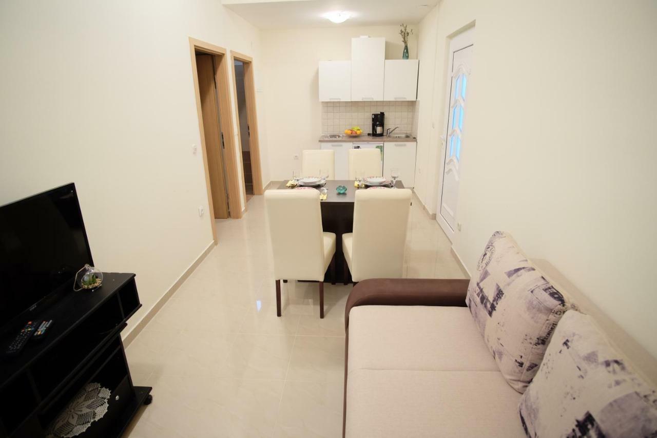 Apartmani Viktorija Vrana  Екстер'єр фото