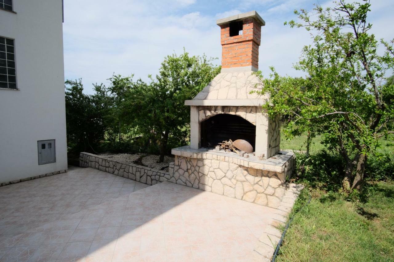 Apartmani Viktorija Vrana  Екстер'єр фото