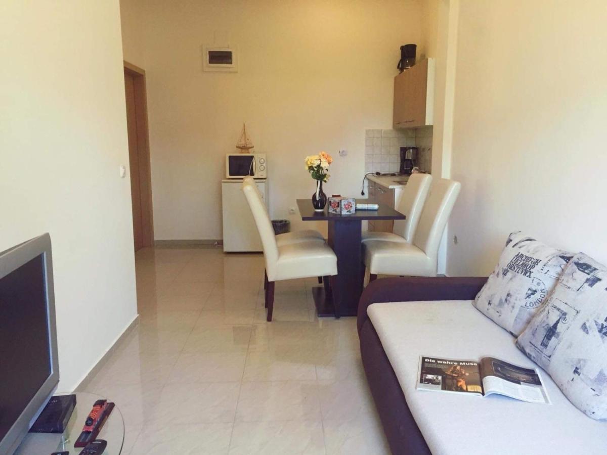 Apartmani Viktorija Vrana  Екстер'єр фото
